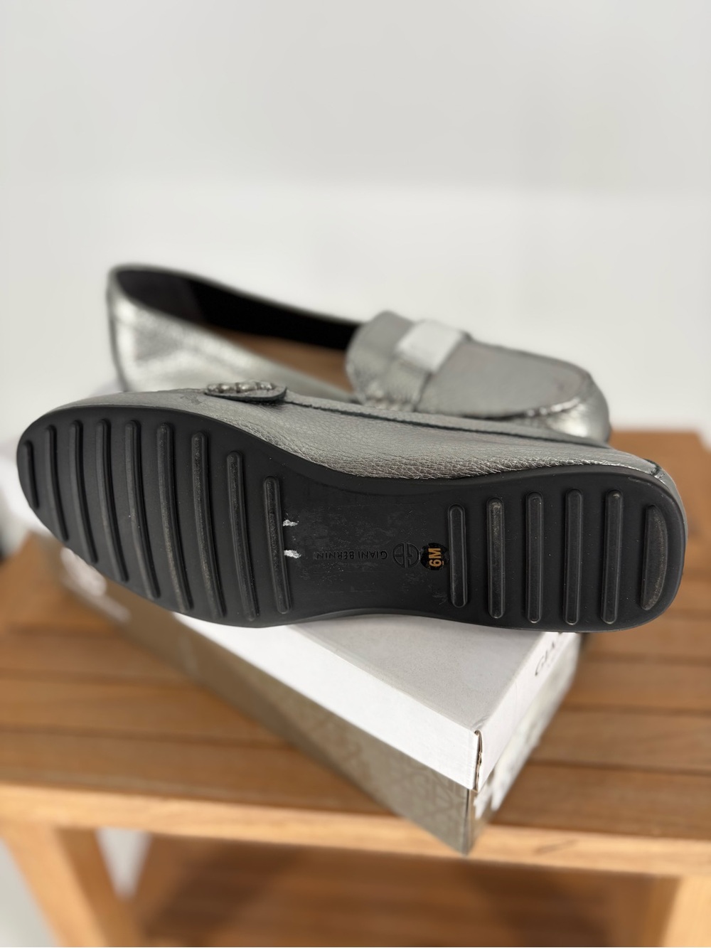 New women’s Giani Bernini Metallic Silver Women’s Moccasin Loafers size 6 M - Picture 4 of 5